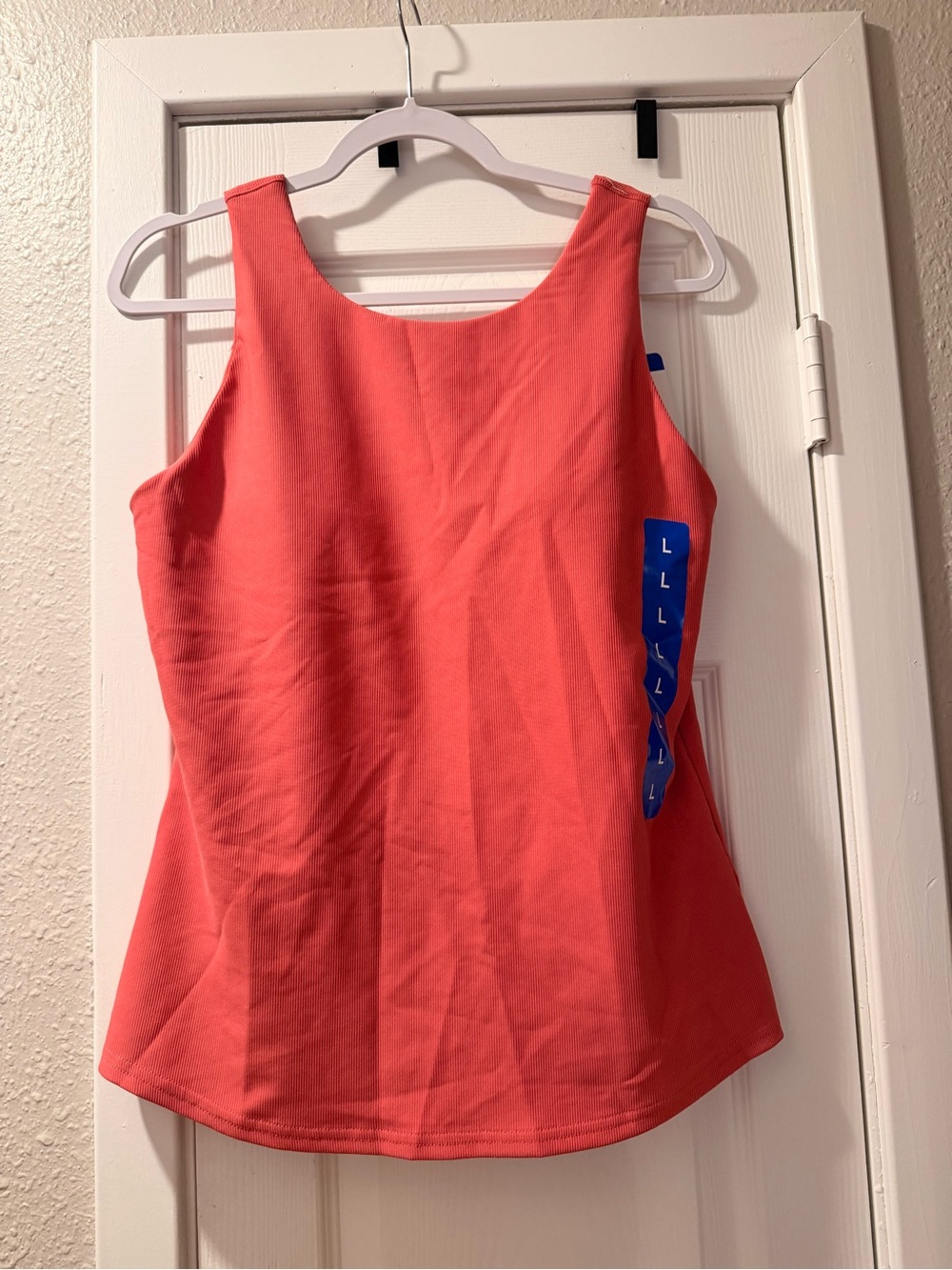 32 degree cool NWT tank w/ built in bra